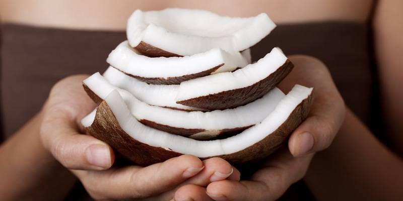 Из кокоса получают несколько ценных пищевых продуктов